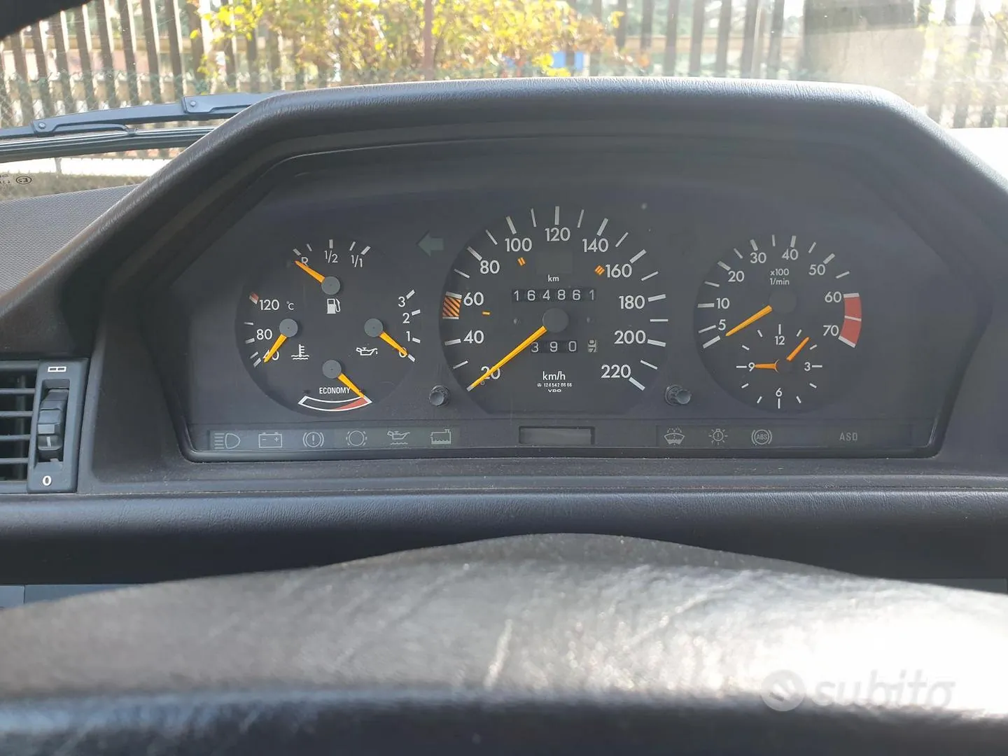 Mercedes-Benz 200E 1989 photo 5