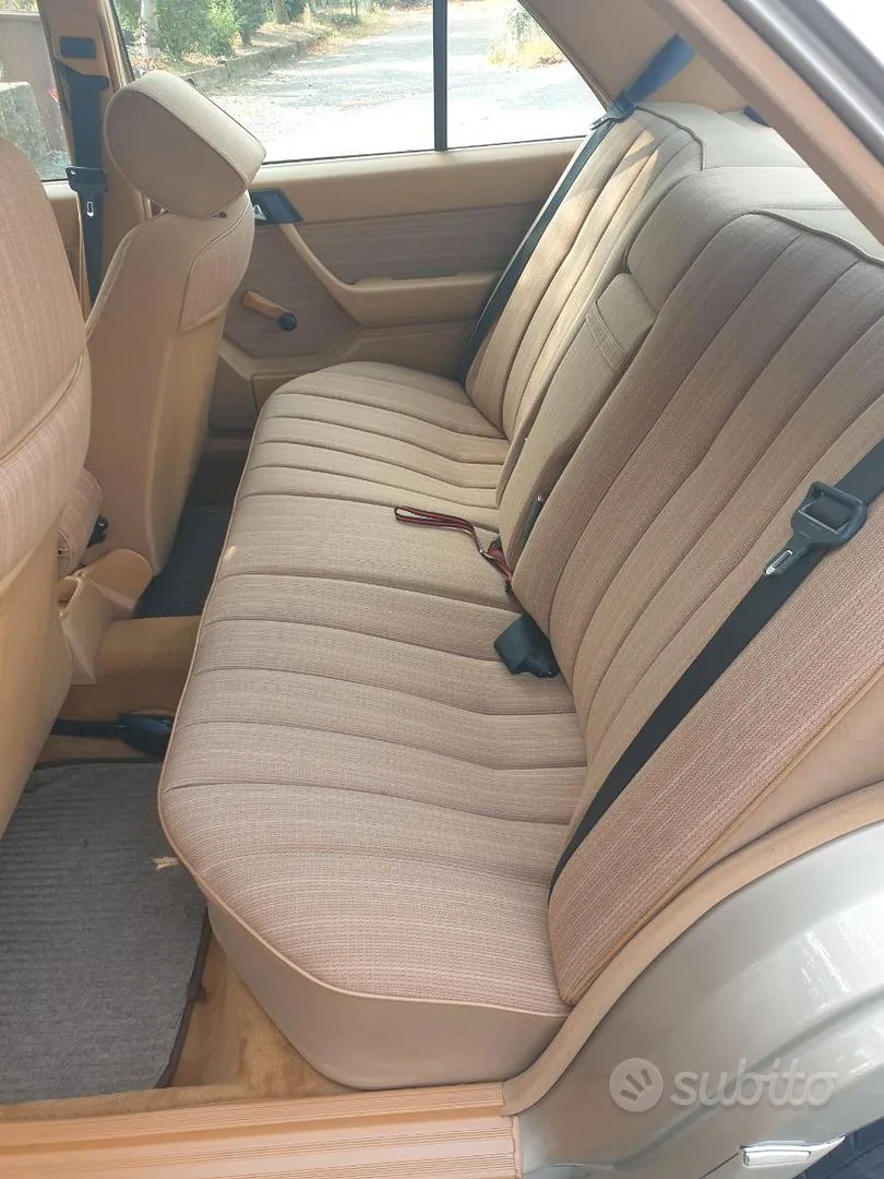 Mercedes-Benz 200E 1989 photo 2