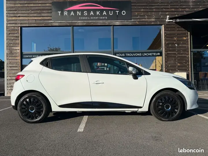 Renault Clio 2015 photo 2