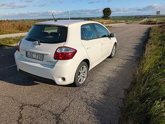 Toyota Auris 2012 photo 3