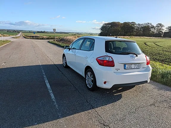 Toyota Auris 2012 photo 4