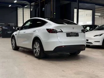 Tesla Model Y 2024 photo 2