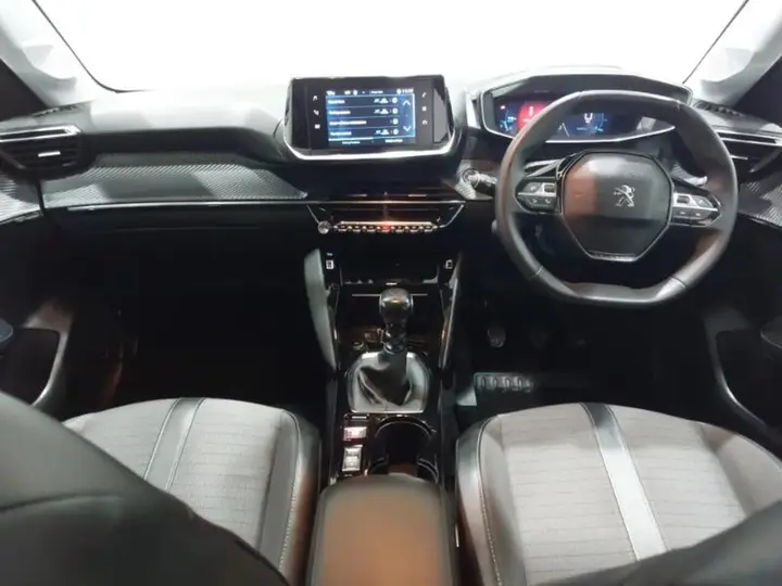 Peugeot 208 2021 photo 3