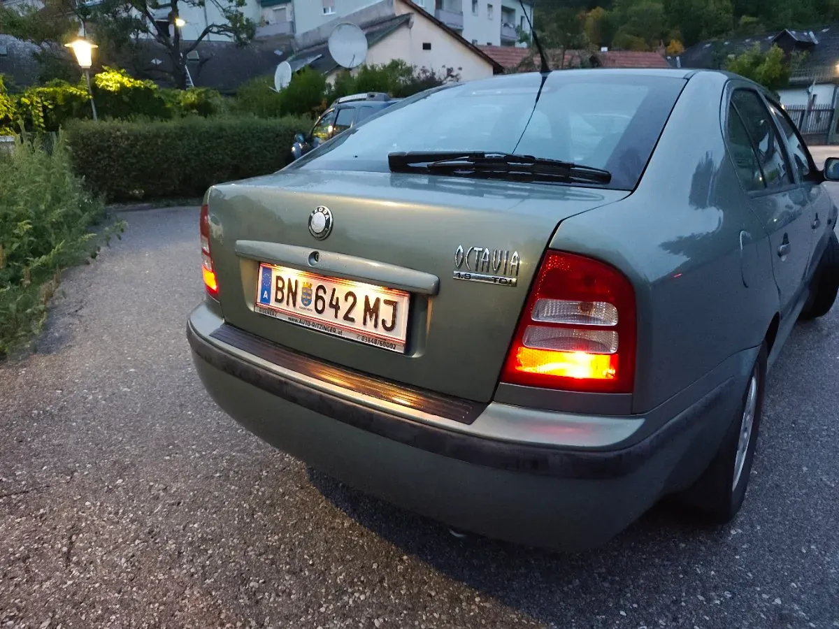 Skoda Octavia 2000 photo 3