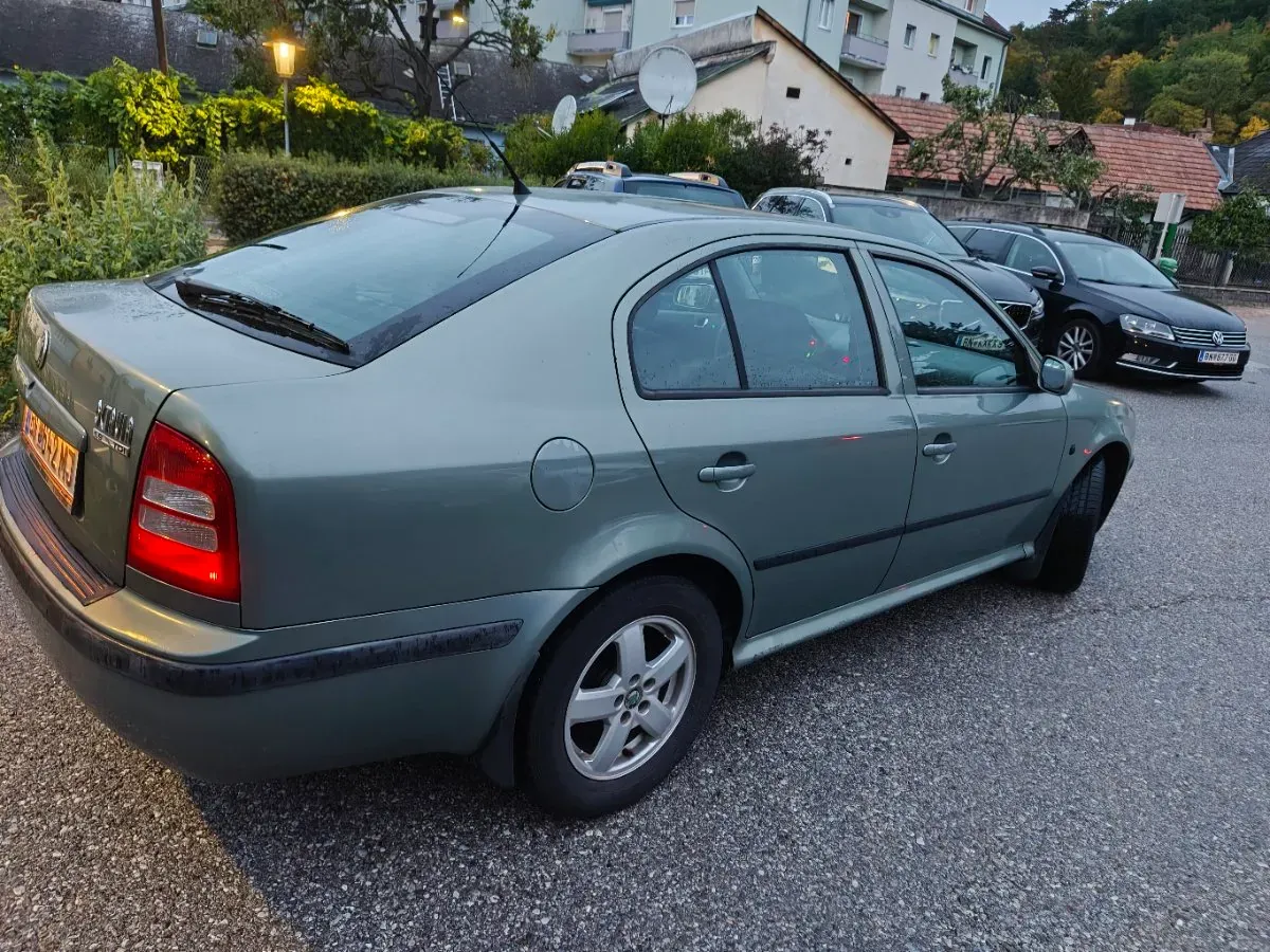 Skoda Octavia 2000 photo 2