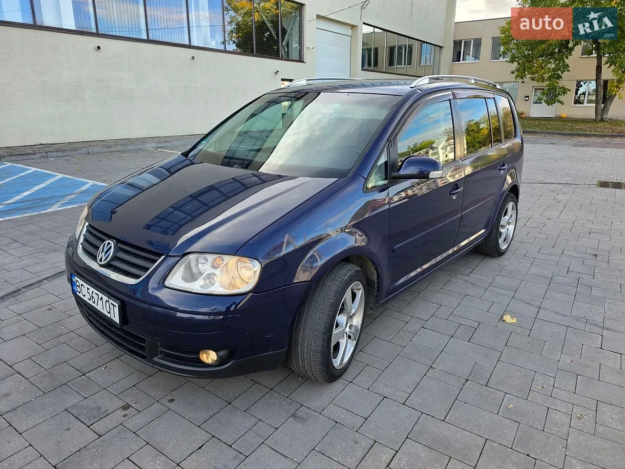 Volkswagen Touran 2003 photo 2