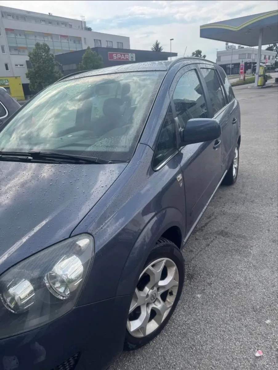 Opel Zafira 2010 photo 2