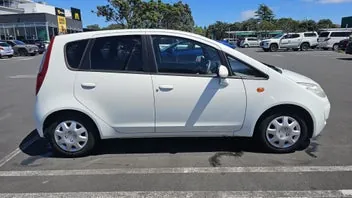 Mitsubishi Colt 2012 photo 3