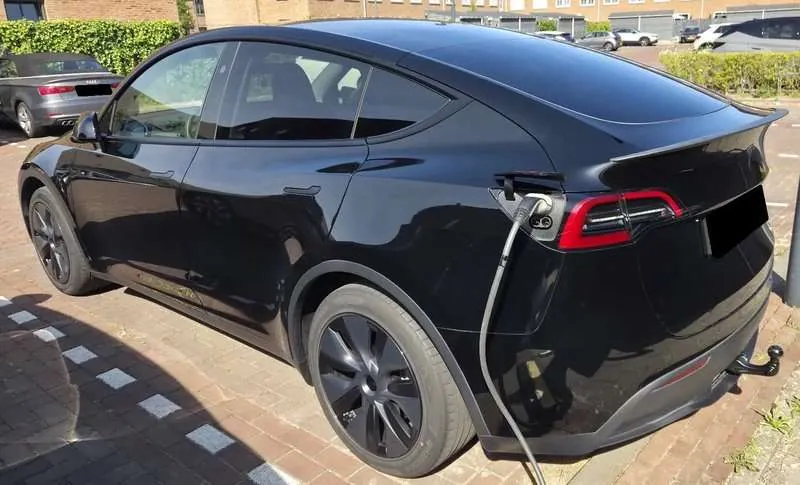 Tesla Model Y 2025 photo 3