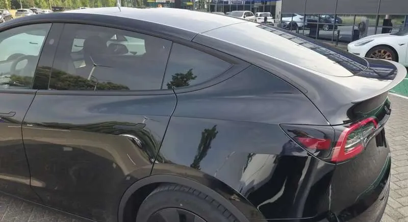 Tesla Model Y 2025 photo 4