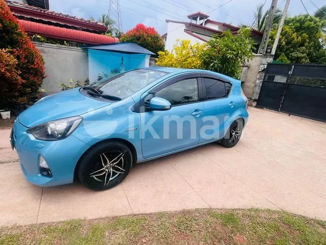 Toyota Aqua 2012 photo 4