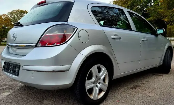 Opel Astra 2009 photo 3