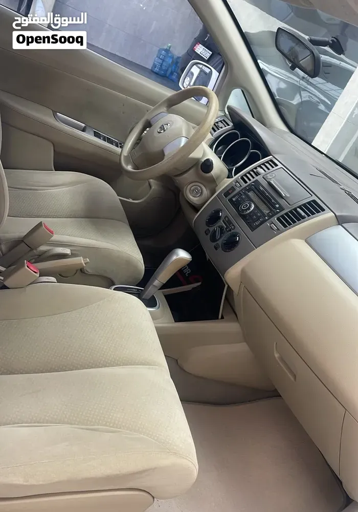 Nissan Tiida 2011 photo 4