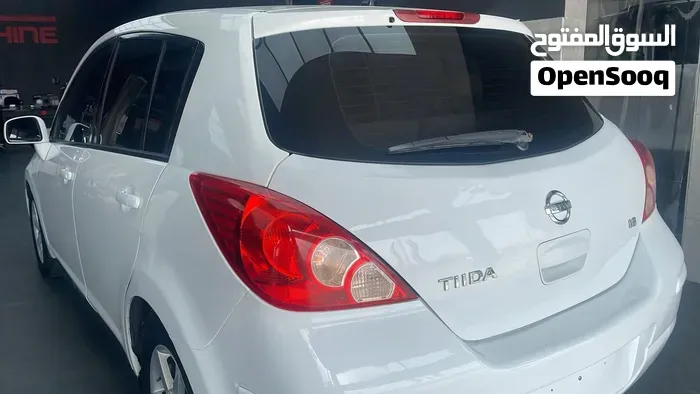 Nissan Tiida 2011 photo 2