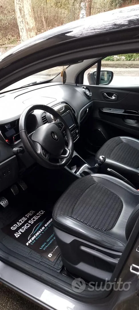 Renault Captur 2018 photo 2
