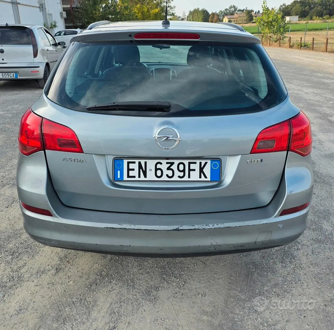 Opel Astra 2012 photo 4