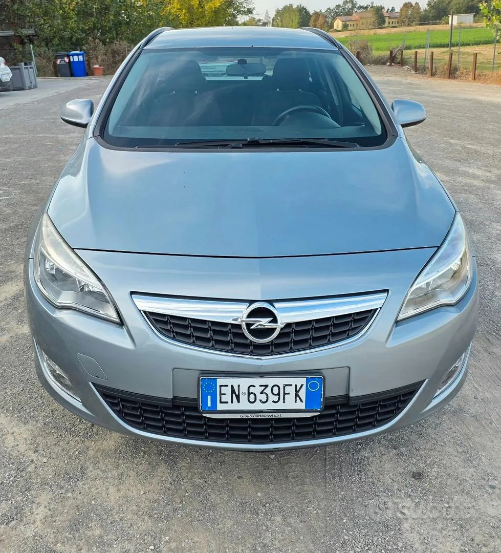 Opel Astra 2012 photo 3