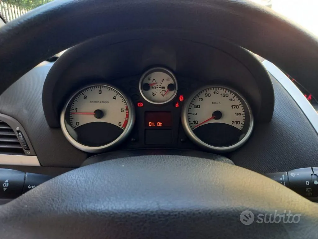 Peugeot 207 2008 photo 5