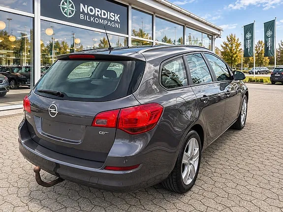 Opel Astra 2012 photo 4