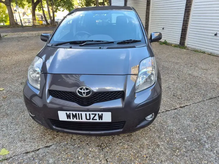 Toyota Yaris 2011 photo 4