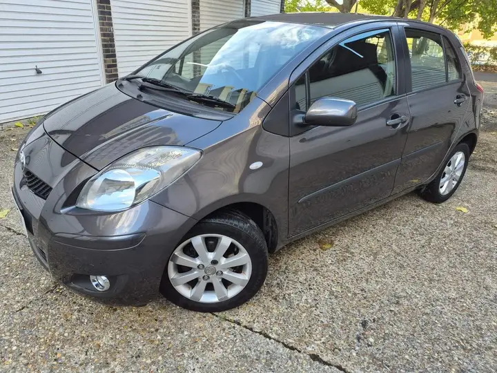 Toyota Yaris 2011 photo 5