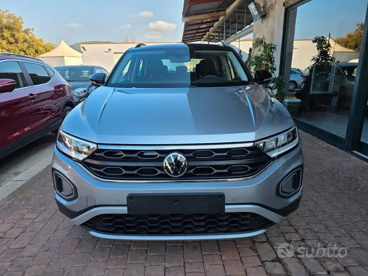 Volkswagen T-Roc 2023 photo 2