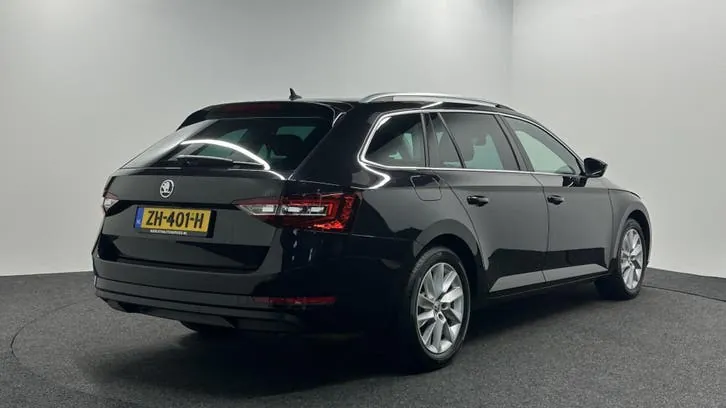 Skoda Superb 2019 photo 2