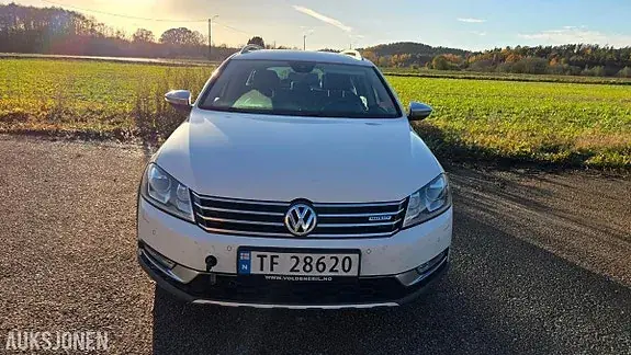 Volkswagen Passat 2014 photo 2
