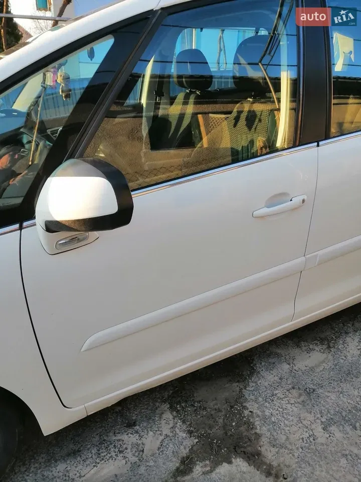 Citroen Grand C4 Picasso 2010 photo 4
