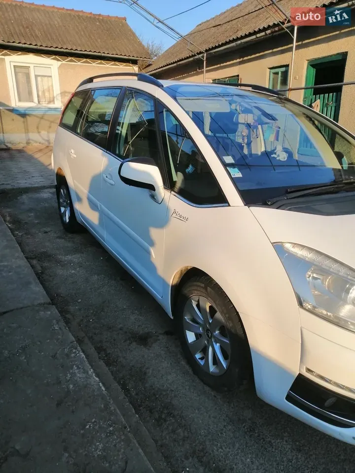 Citroen Grand C4 Picasso 2010 photo 2