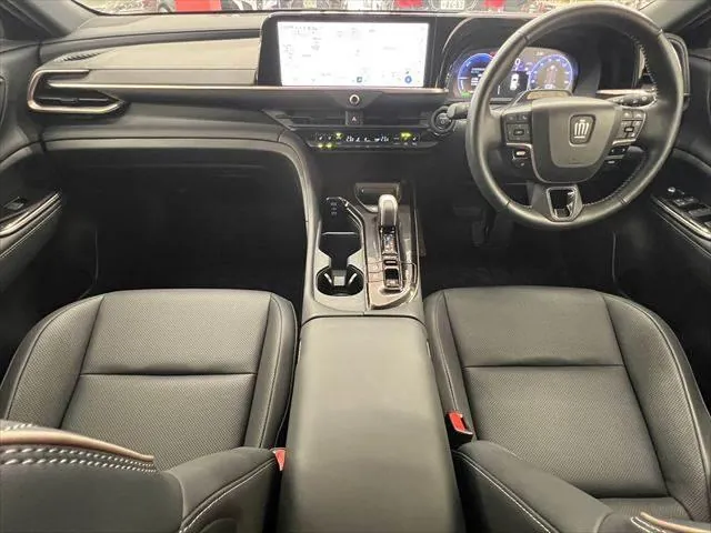 Toyota Crown Sports 2024 photo 3