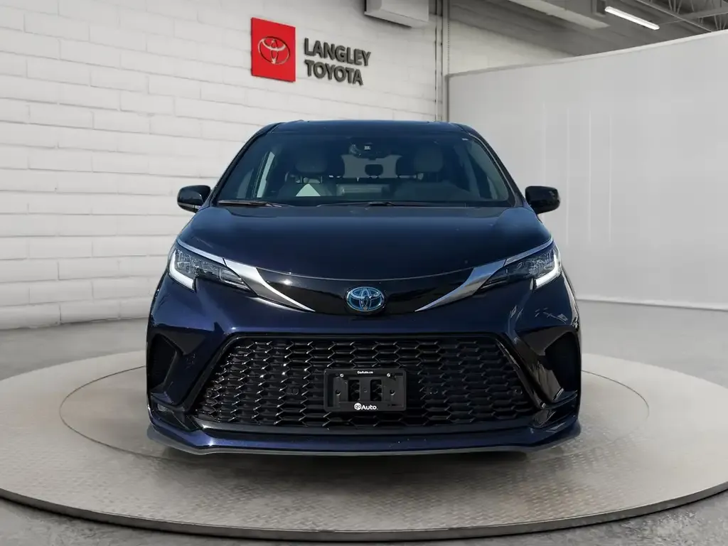 Toyota Sienna 2023 photo 2