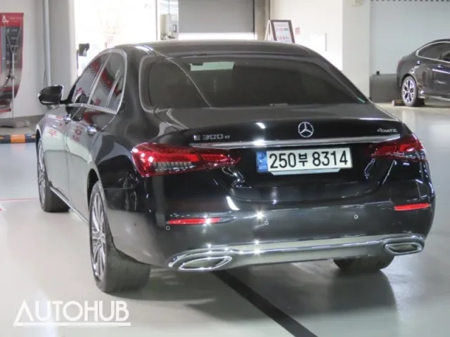 Mercedes-Benz E-Class 2023 photo 4