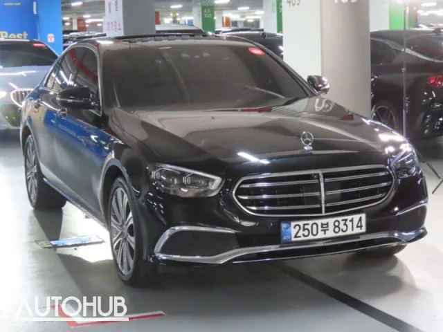 Mercedes-Benz E-Class 2023 photo 2