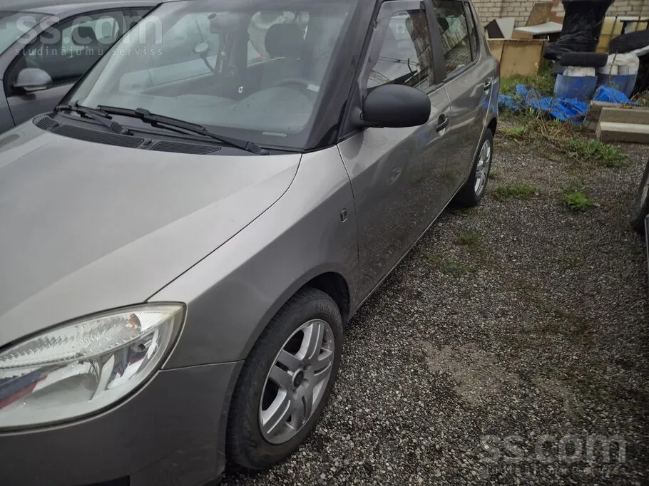 Skoda Fabia 2009 photo 3