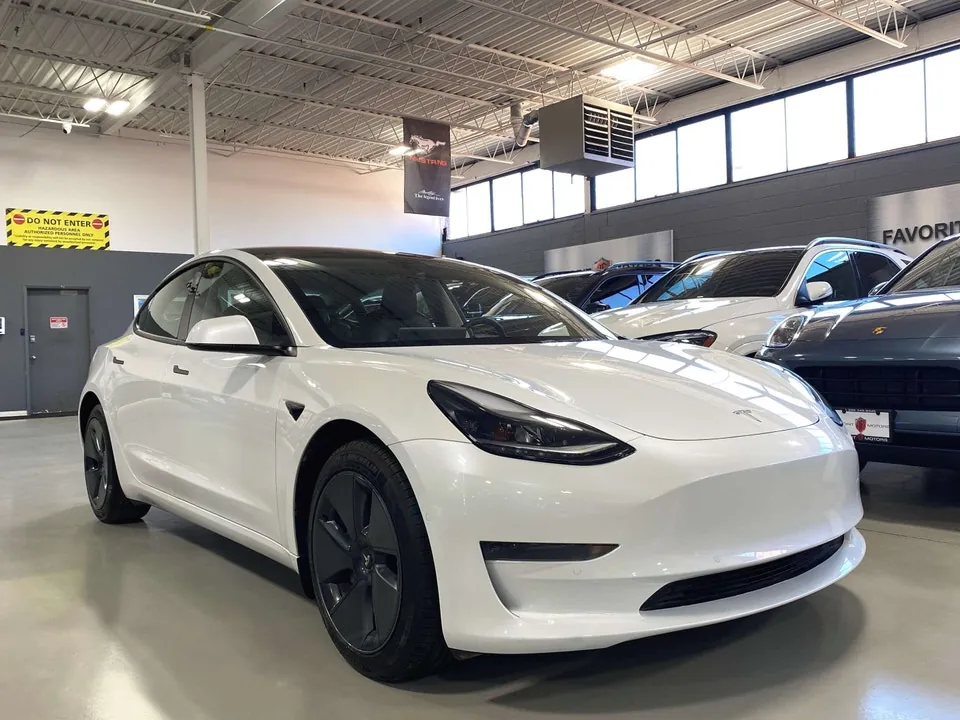 Tesla Model 3 2022 photo 2