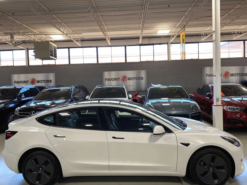 Tesla Model 3 2022 photo 3
