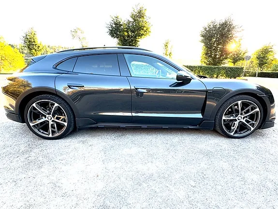 Porsche Taycan 4