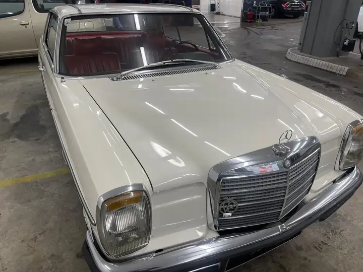 Mercedes-Benz E-Class 1971 photo 3