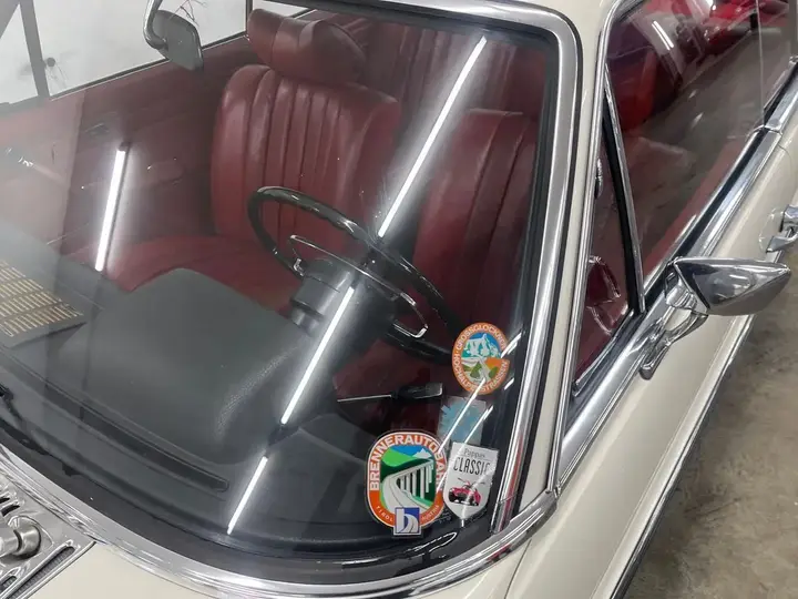 Mercedes-Benz E-Class 1971 photo 2