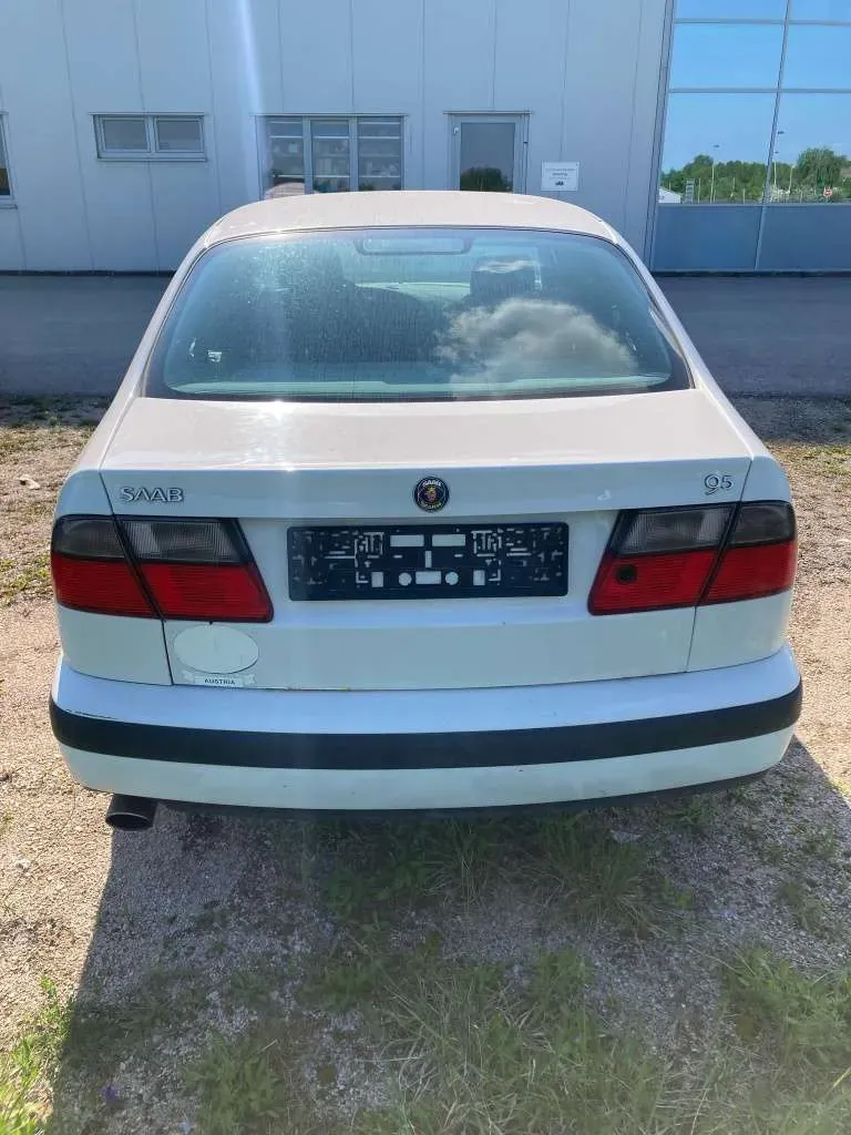 Saab 9-5 1999 photo 2