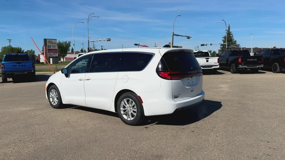 Chrysler Pacifica 2027 photo 4
