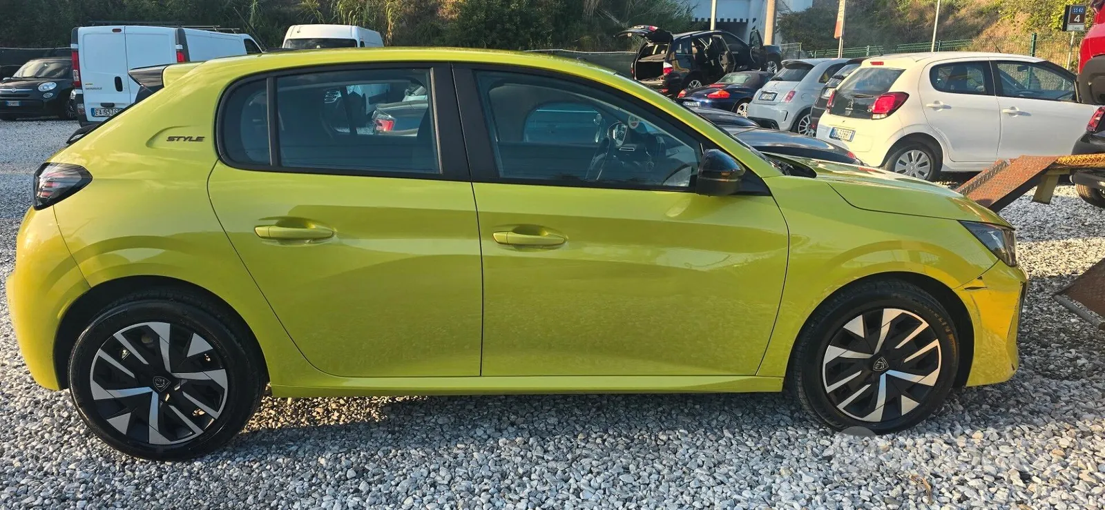 Peugeot 208 2025 photo 2