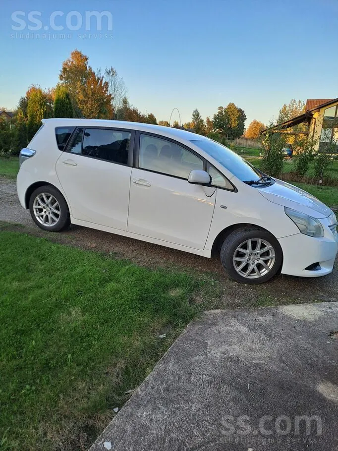 Toyota Verso 2011 photo 3