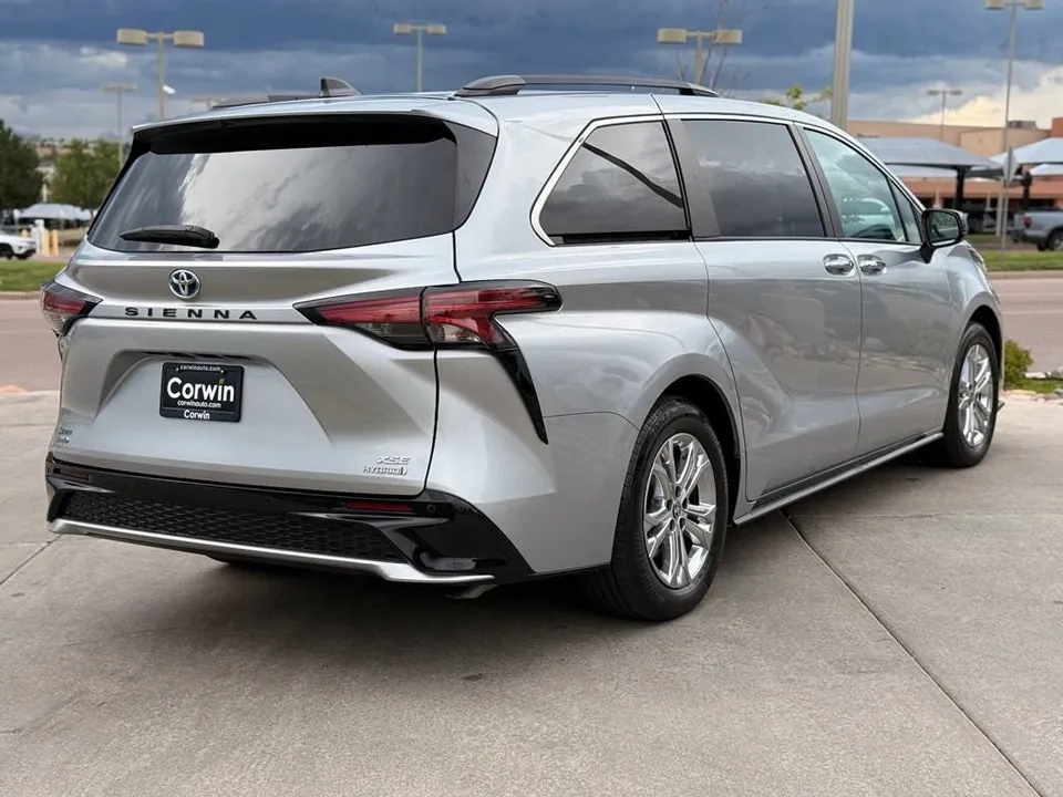 Toyota Sienna 2023 photo 2