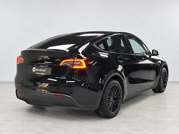 Tesla Model Y 2023 photo 4