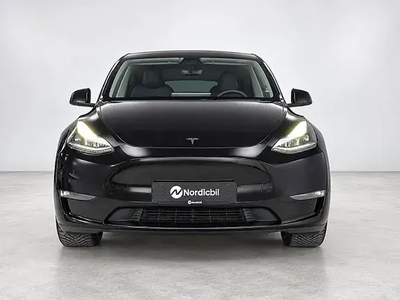 Tesla Model Y 2023 photo 2