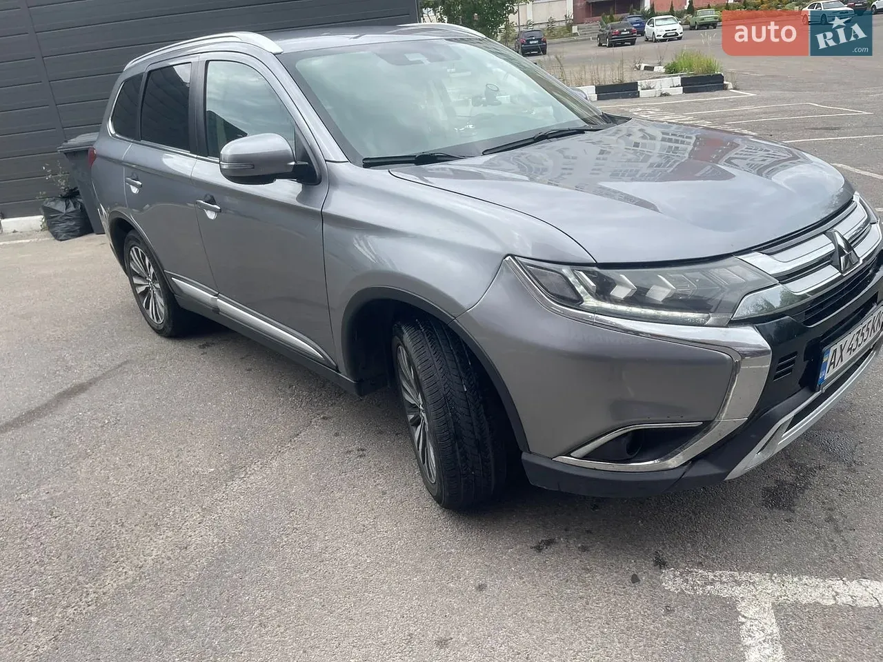 Mitsubishi Outlander 2020 photo 2