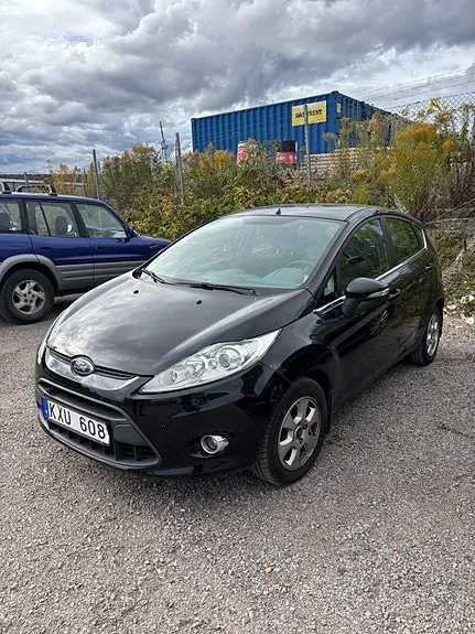 Ford Fiesta 2011 photo 2
