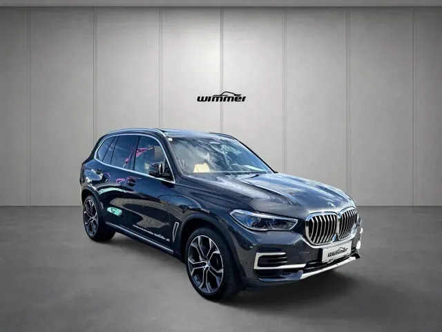 BMW X5 2021 photo 2